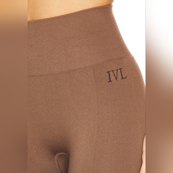IVL Collective Seamless High-Waisted Leggings- In A "Cream" Color!! - Picture 4 of 12
